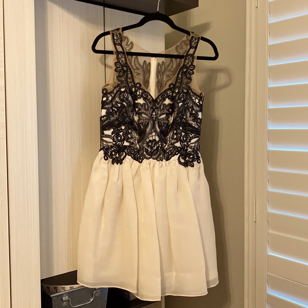 Marchesa Notte Size 8